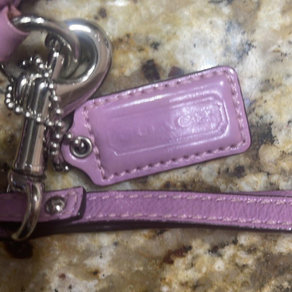 Authentic COACH patent leather clutch - Lilac - Picture 5 of 7